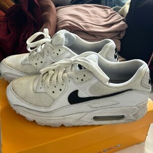 Women’s Nike Air Max 90